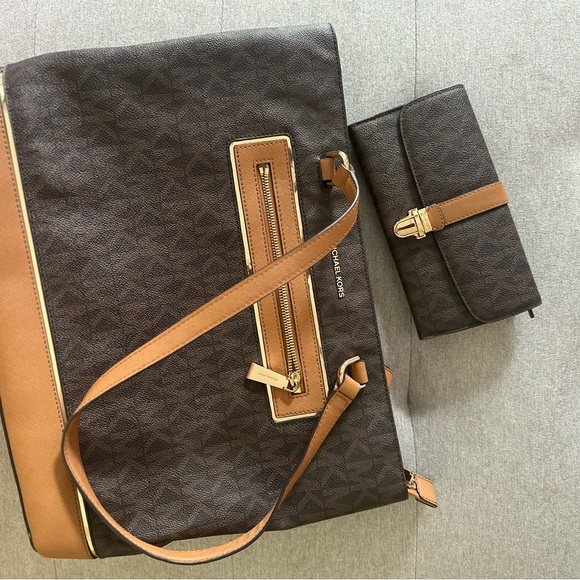 Handbags - Michael Kors tote purse and wallet